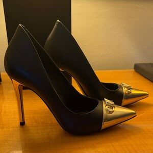 Michael Kors Black and Gold Pointed Heels 7 NWOT